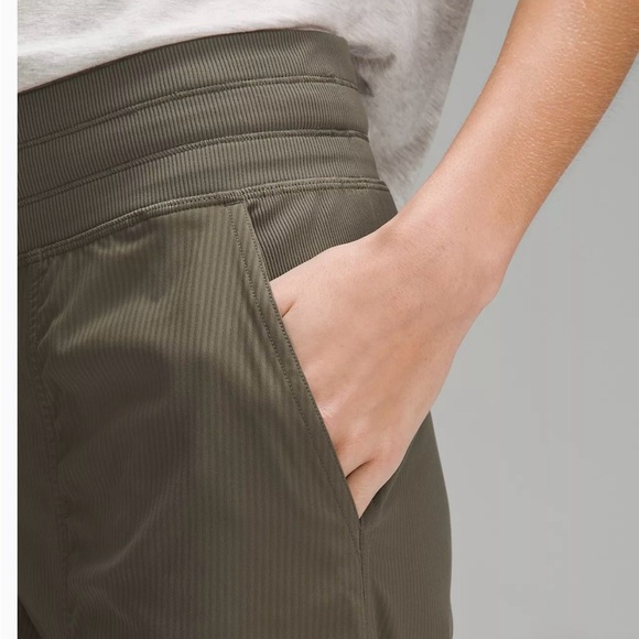 Lululemon Dance Studio Mid-Rise Jogger. Olive Green. Size 6 - Picture 3 of 10